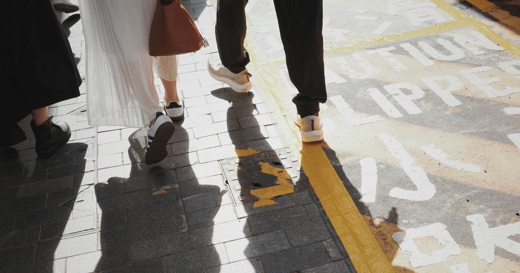 Are You Supposed to Walk With or Against the Traffic in Fort Worth?