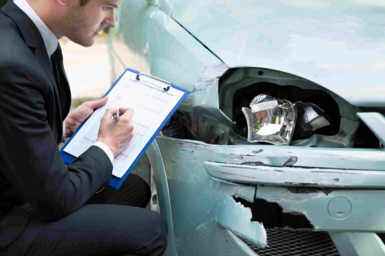 Tips to Navigate Insurance Claims After a Car Accident scaled